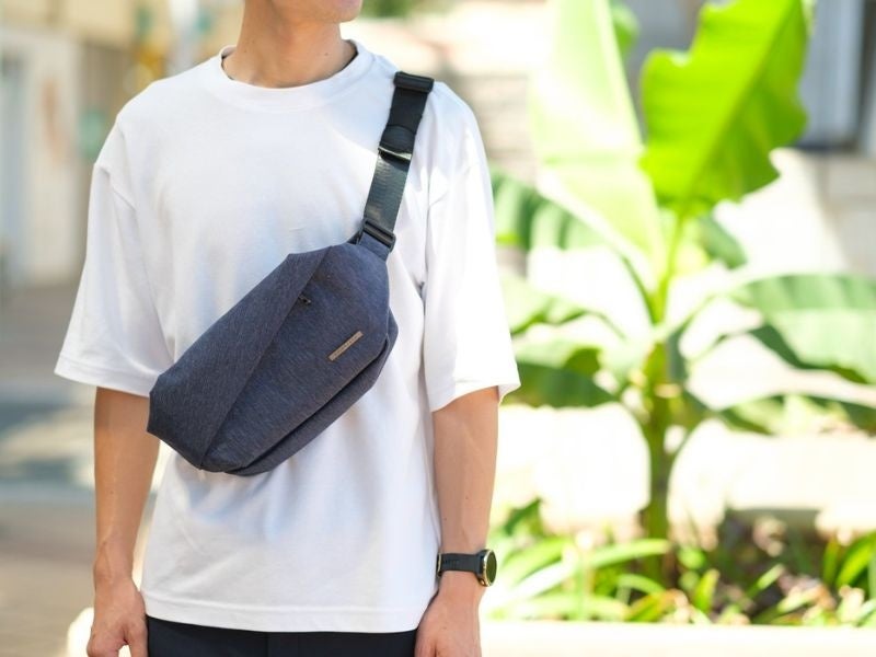 落ち着いた印象のネイビー