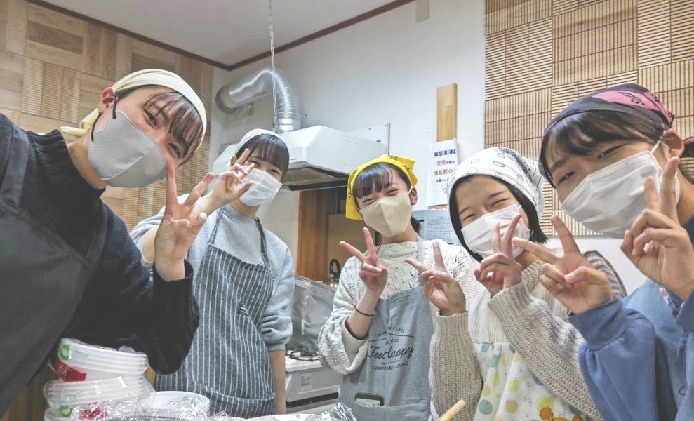 「おけまる食堂」を一緒に運営する上田東高校と長野大学のみなさん