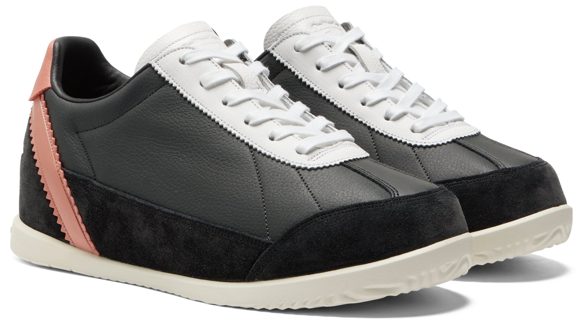オニツカタイガー 厚底スニーカー Onitsuka Tiger 厚底スタイルを新解釈した「MOLLETY™」を発表