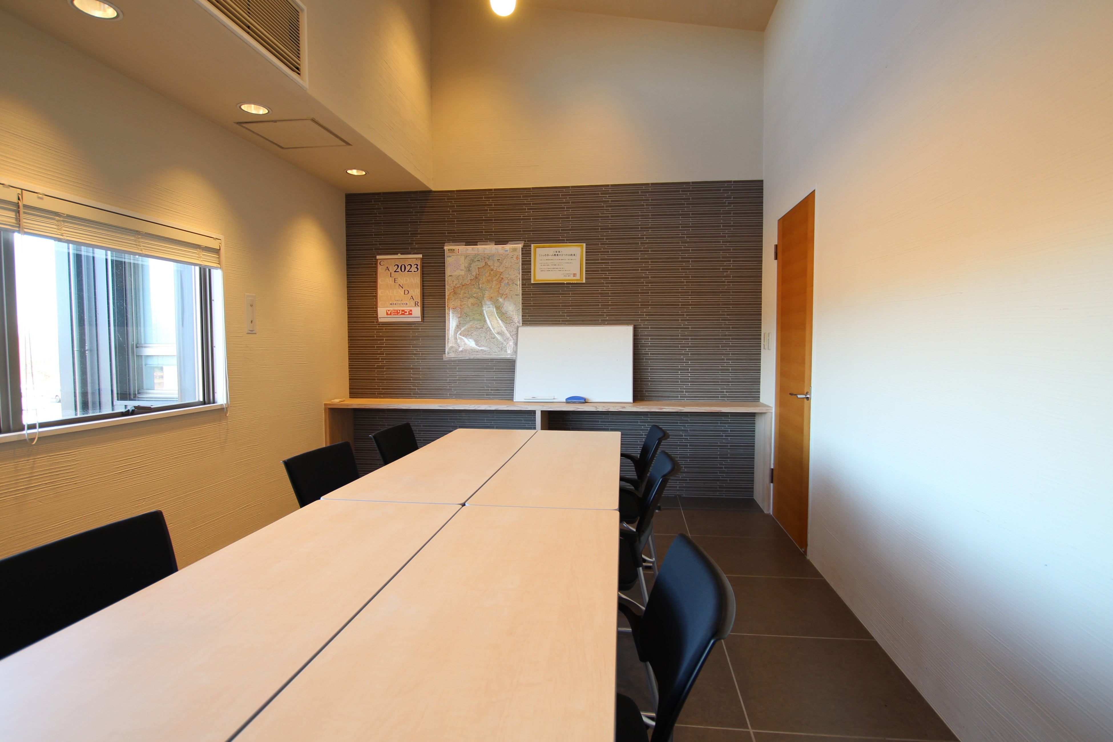 2Fレンタルスペース一例：8名程対応可能な会議室タイプ（個室）