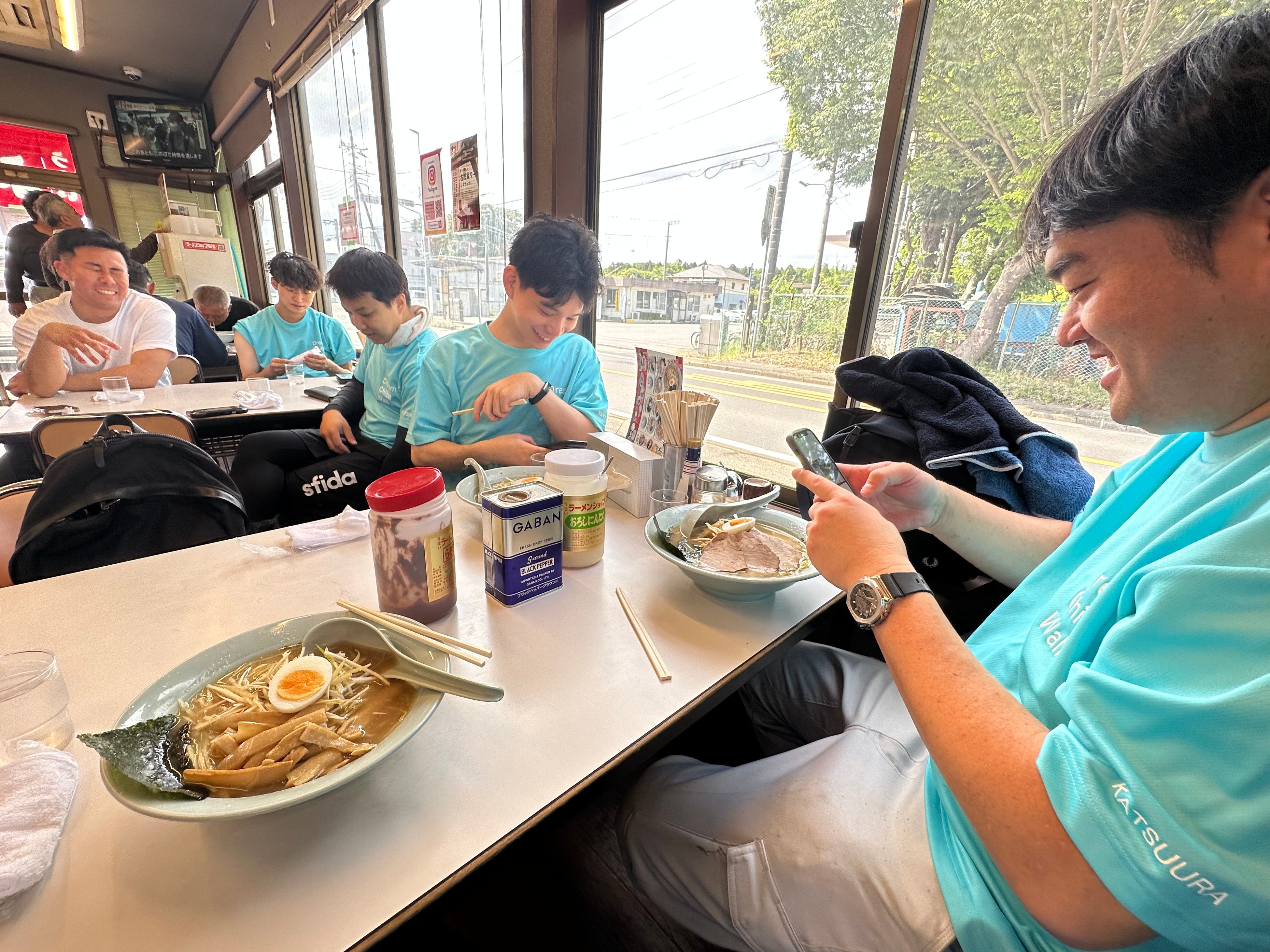 14時のオアシス：お昼休憩中のＨ班