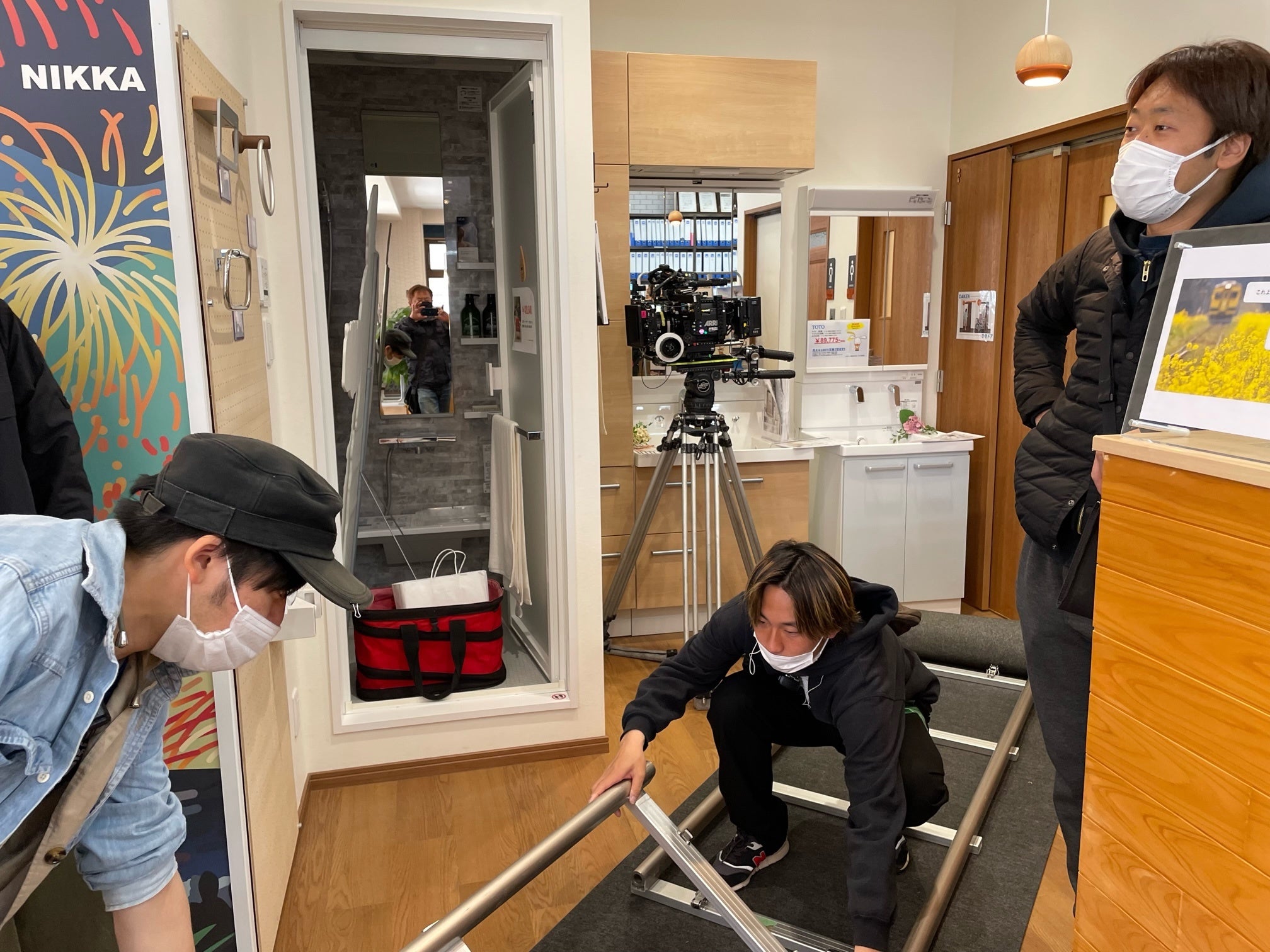 江戸川ショールームのスタッフ数より、撮影スタッフさんの方が多いくらいでした。