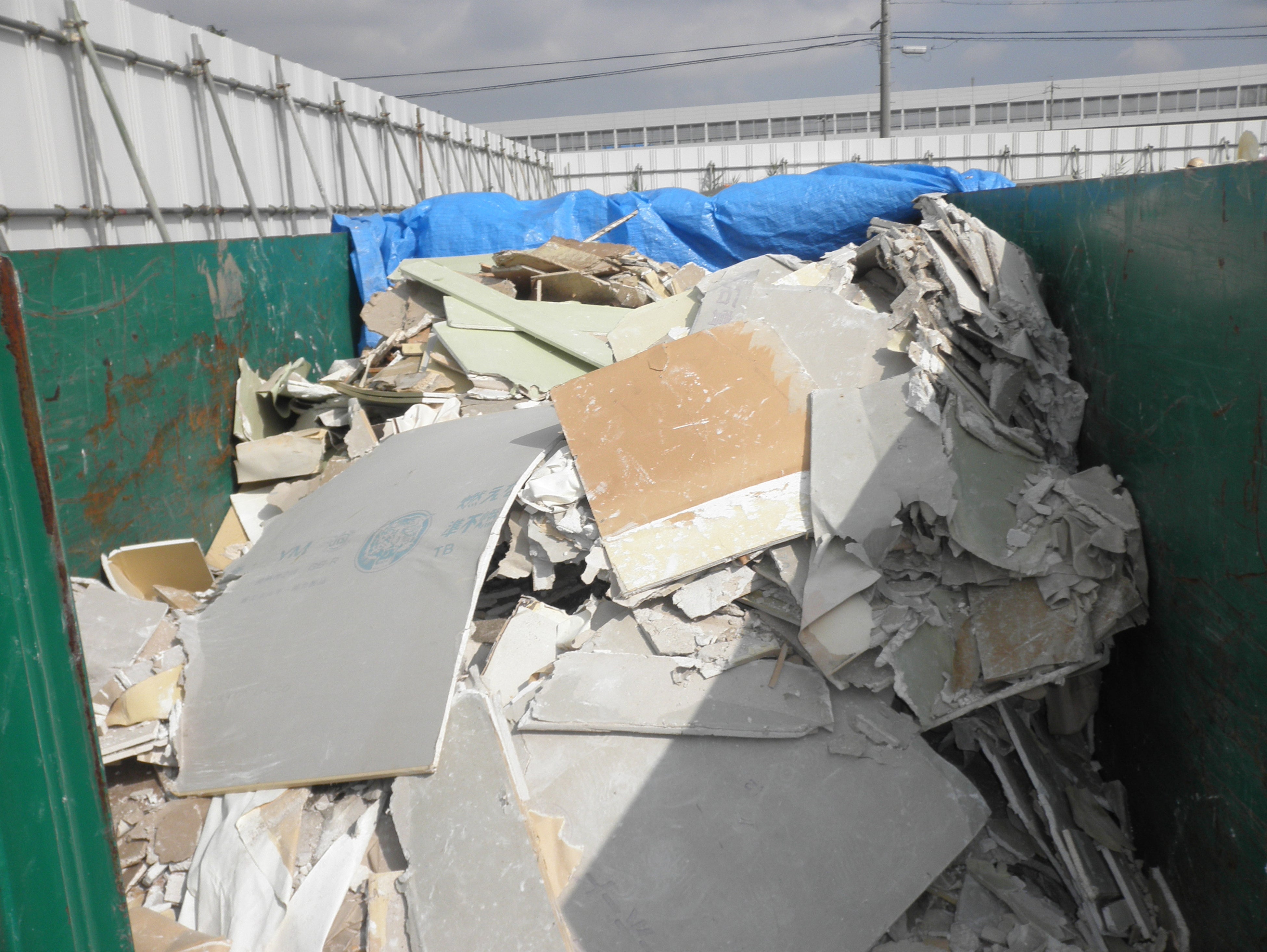 仕分ける主な資材：石膏ボード