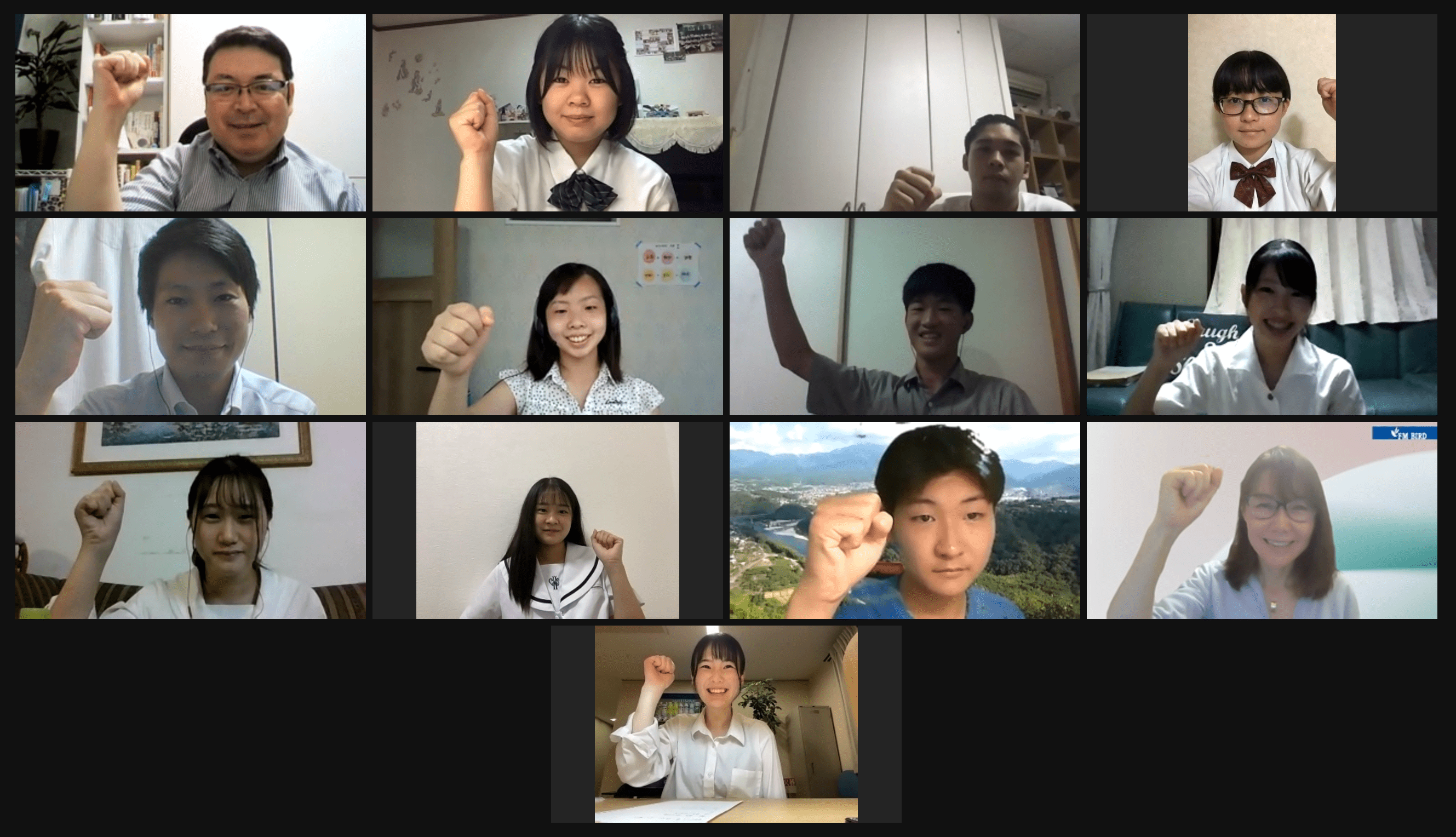 全国から集まった高校生ファイナリストへ トップ講師がプレゼンテーション指導 (昨年度はオンラインで実施)