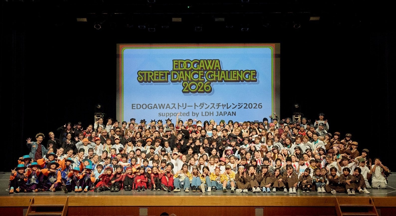 綾瀬はるかカレンダー初!本人の直筆イラストが全ページに!2027年版カレンダーの表紙ビジュアル解禁