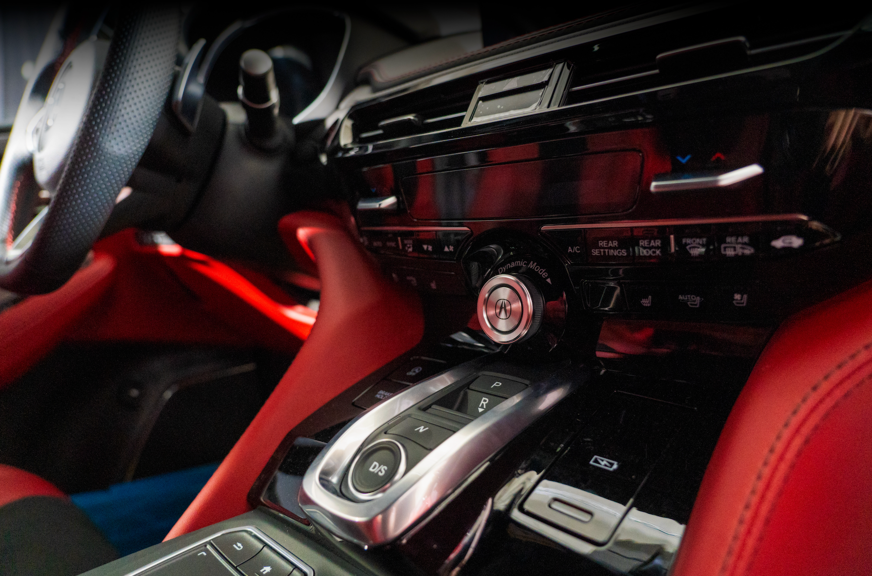 Interior Color：Red・Black