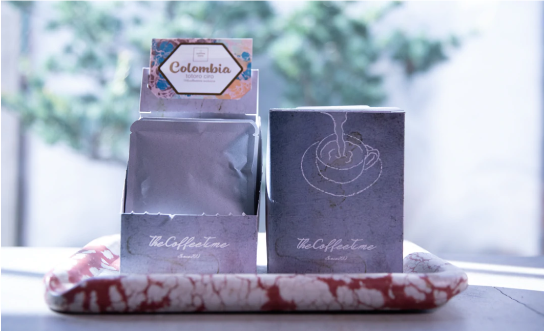 左：個包装したコーヒー、右：HARIO SWITCH