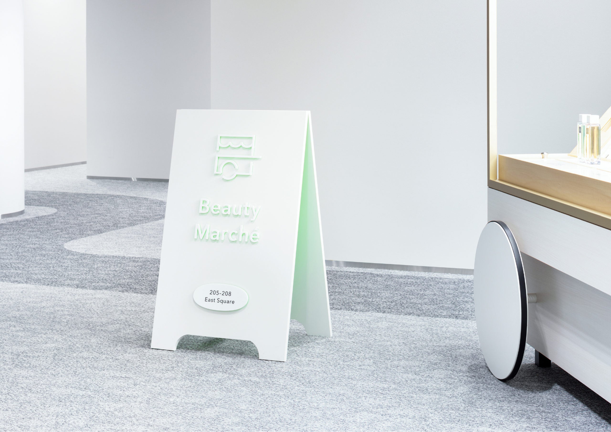 受賞作品「SHISEIDO BEAUTY SITE サイン計画」