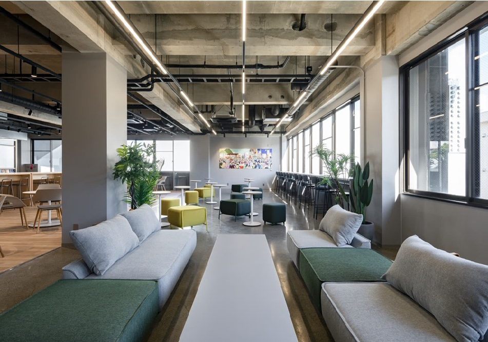 東京工芸大学厚木キャンパス8号館2階ラウンジ