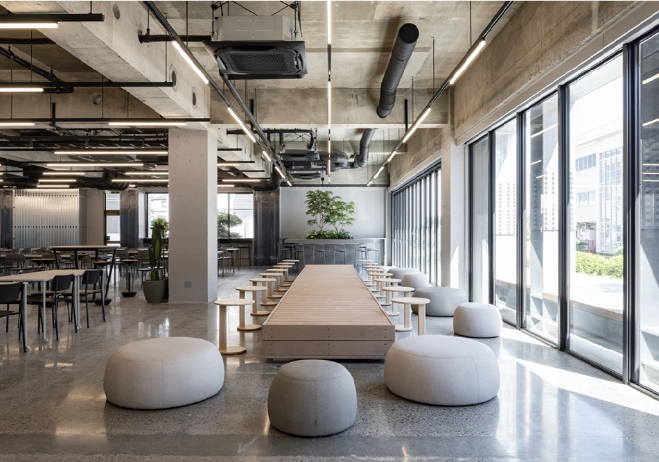 東京工芸大学厚木キャンパス8号館1階テラススペース