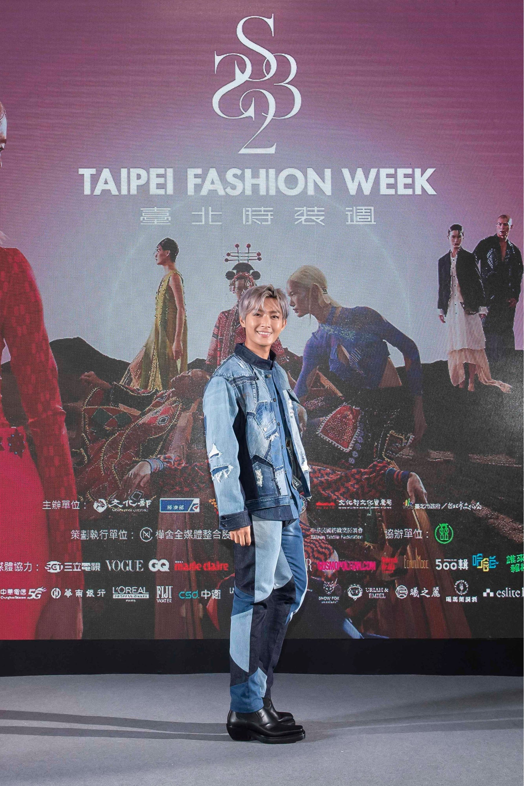 台湾の有名芸能人アーロン・イェン（炎亞綸）が台湾ブランドStory Wearの新コレクションを着用し、開幕ショーの観賞に参加した。（画像提供：台北ファッションウィーク）