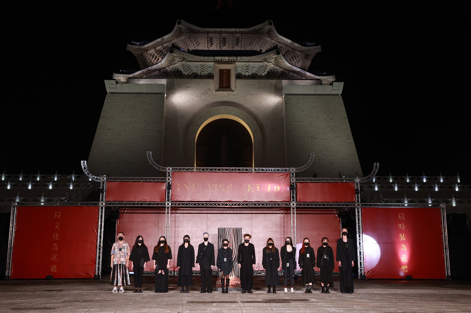 INFのブランドショーは、台南の伝統行事とコラボレーションし、台北の中正紀念堂で開催した。（画像提供：台北ファッションウィーク）