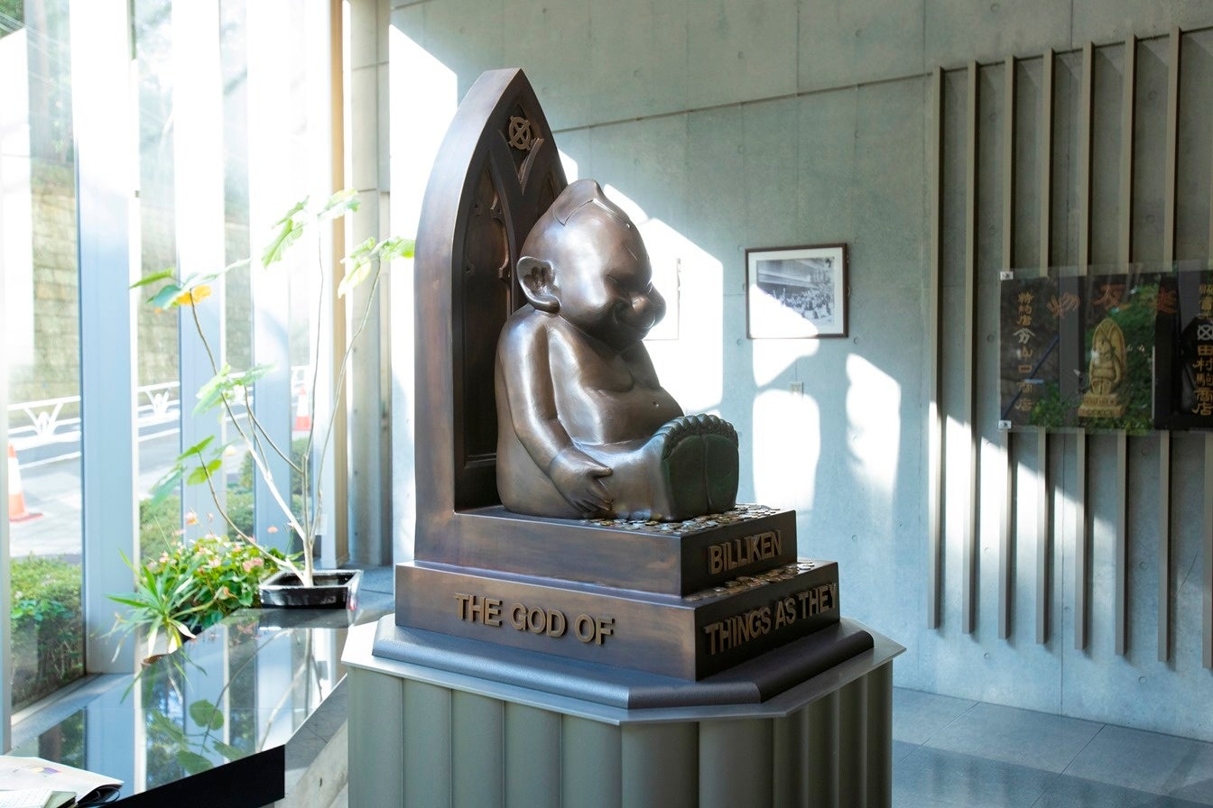 東京本社ビルのビリケン像