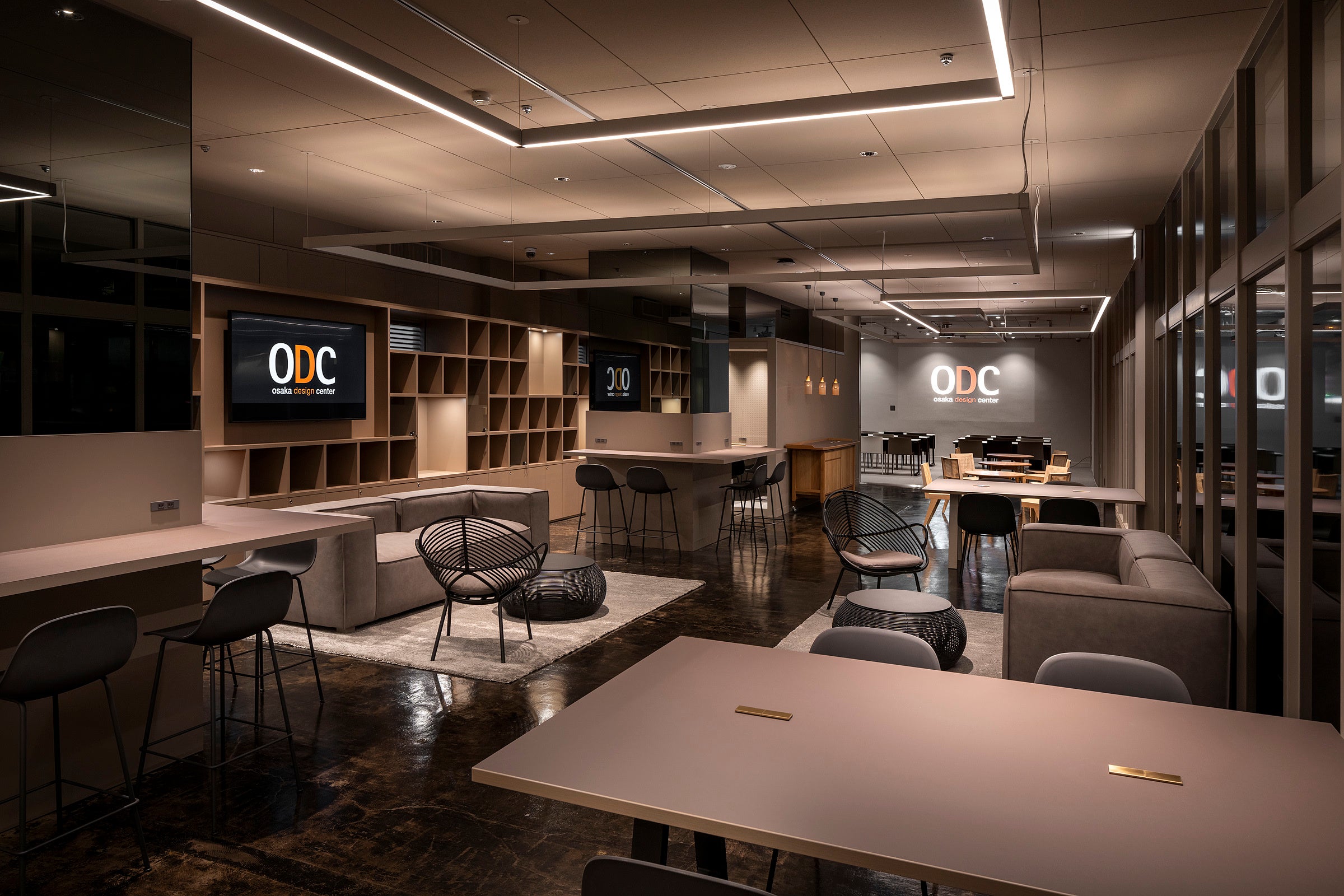 大阪デザインセンター内①