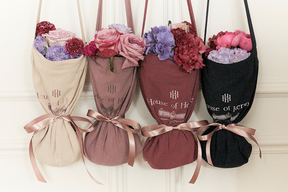 Herlipto 小嶋陽菜 トラベルポーチ 巾着 ハウスオブエルメ ポーチ Herlipto 小嶋陽菜 トラベルポーチ 巾着 ハウスオブエルメ