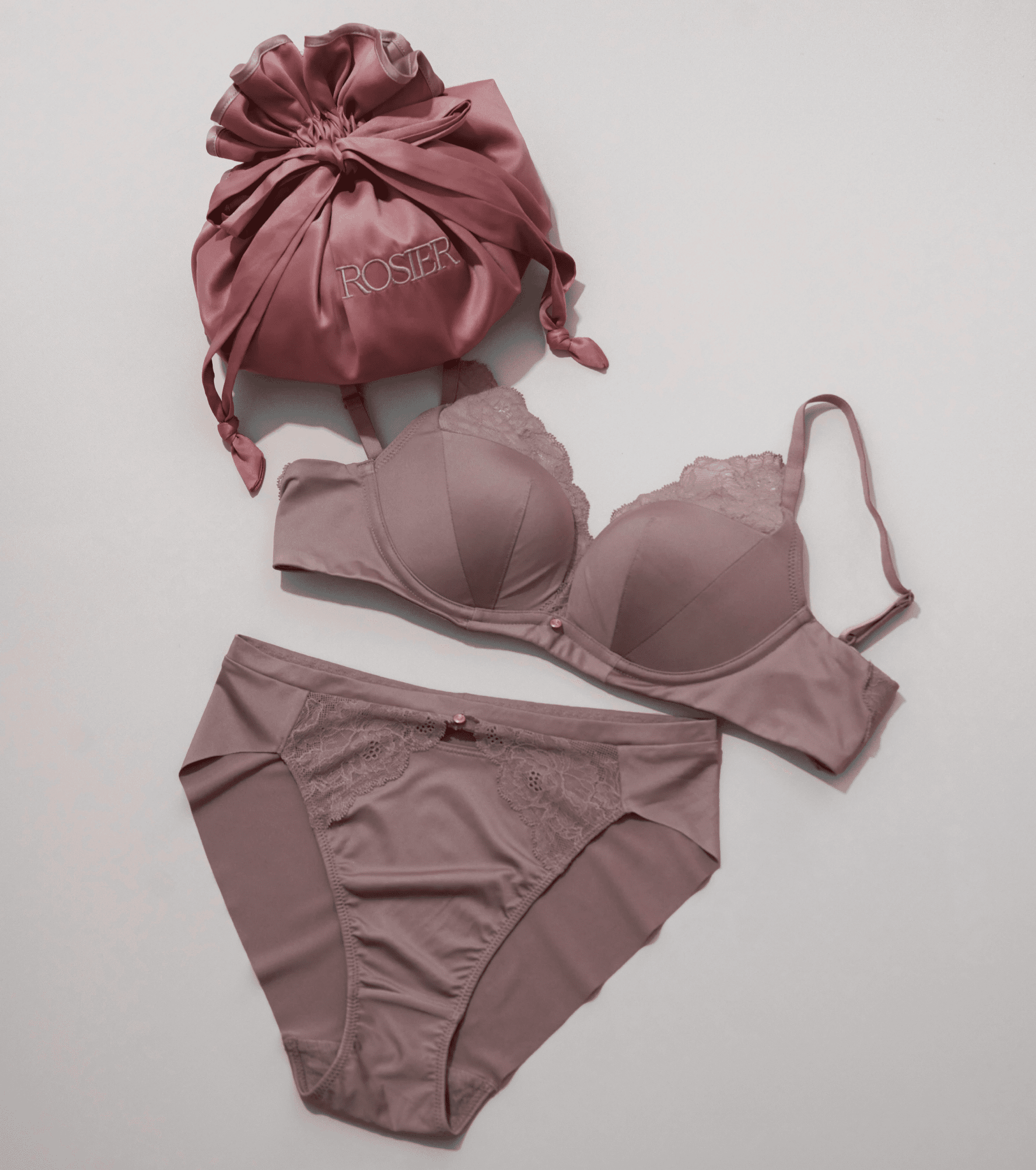 小嶋陽菜プロデュースのランジェリーブランド「ROSIER by Her lip to
