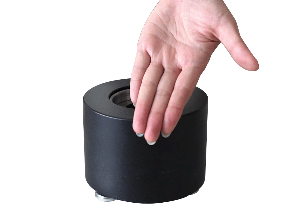 テーブルファイヤーピット専用バイオエタノール燃料使用ですすが付きません。