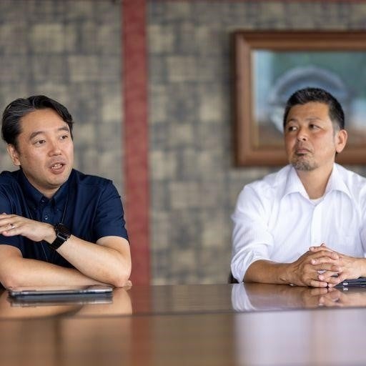 左から草鹿校長、小林教諭