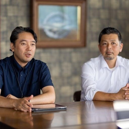 左から草鹿校長、小林教諭