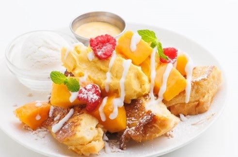 【新商品】マンゴーココナッツ（クリームチーズサンド）価格：1,300円（税込 1,430円）