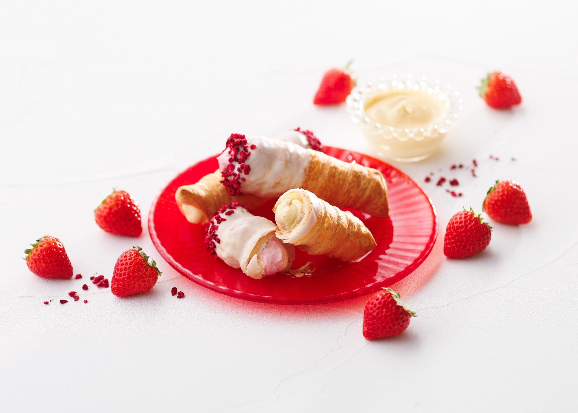 9月2日新発売　あまおう&カスタードコルネ　400円（税込）