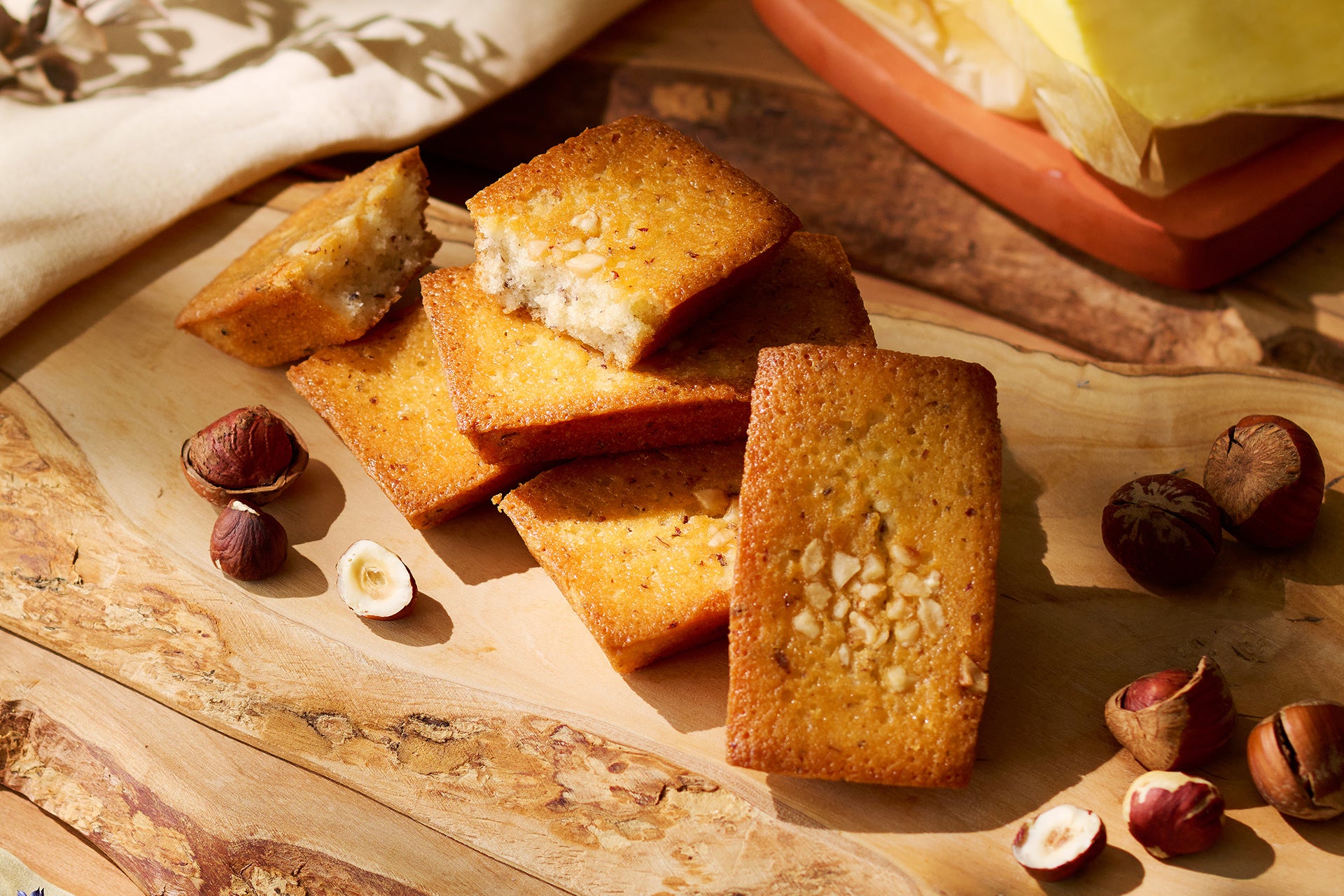 (写真)フィナンシェ　ヘーゼルナッツ＆バター