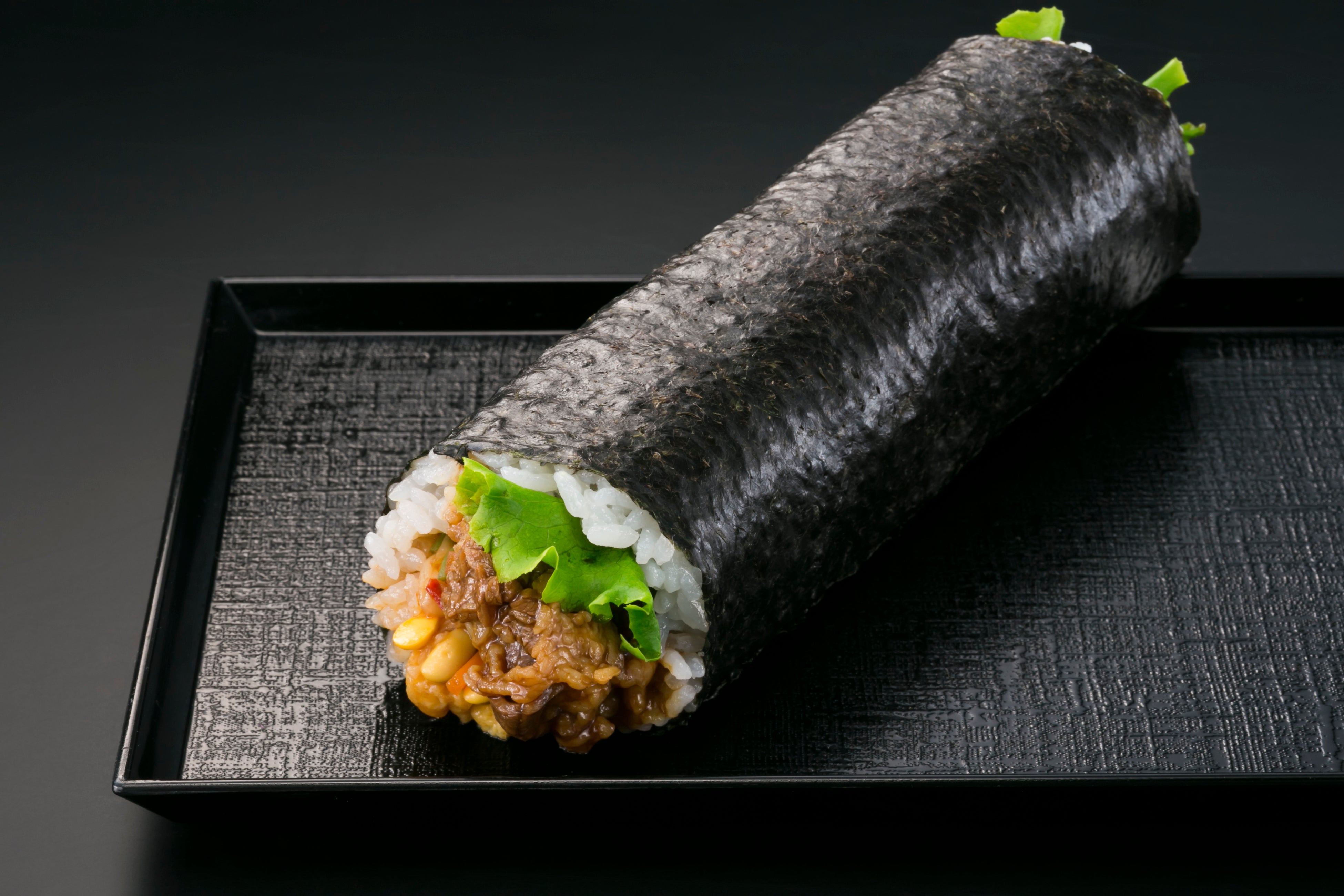 「牛カルビ焼肉ビビンバ巻き」ご予約販売特別本体価格５４０円（ハーフ２８０円）