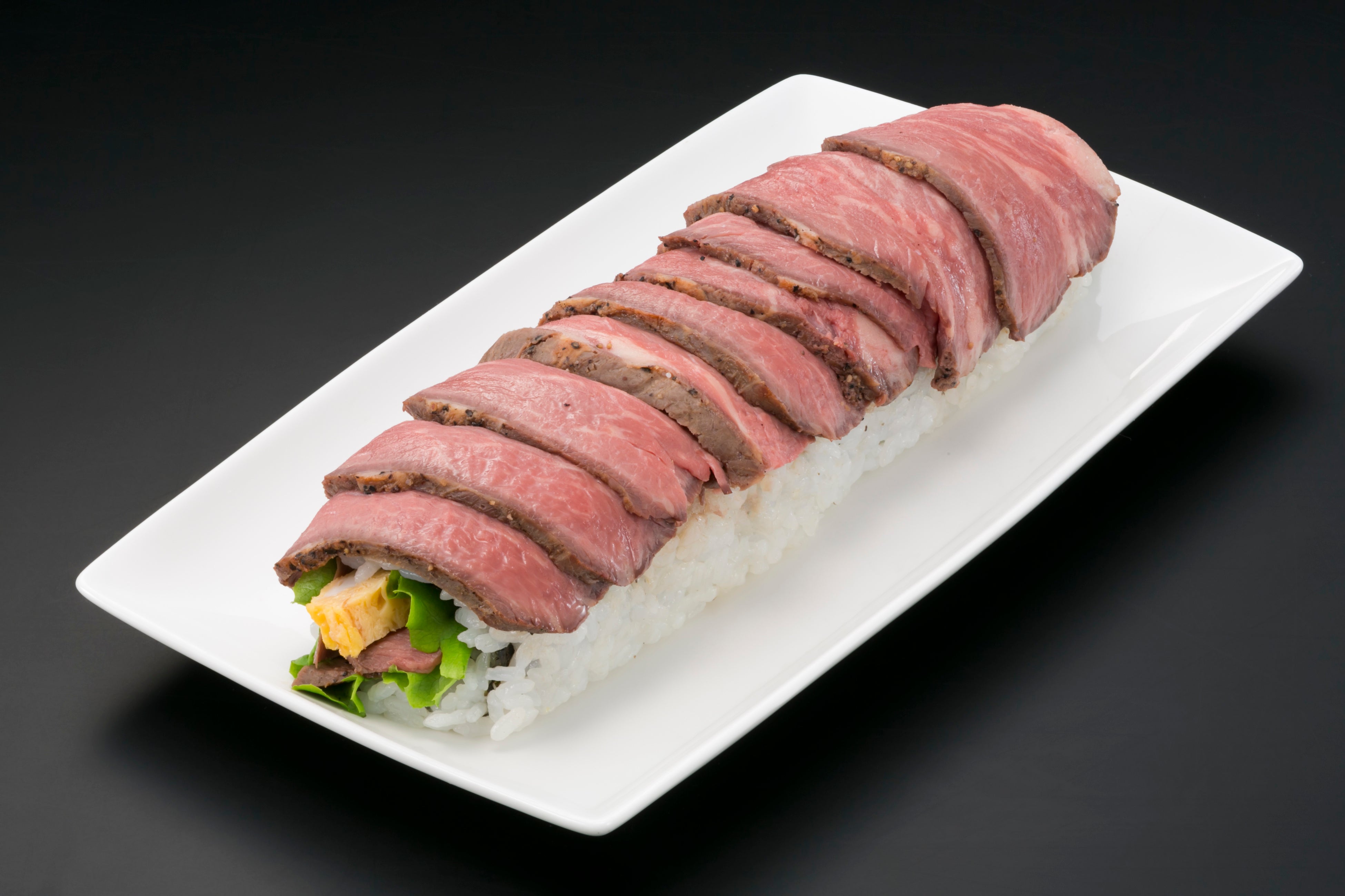 「豪華ローストビーフ太巻き」ご予約販売特別本体価格１,２００円（ハーフ６５０円）