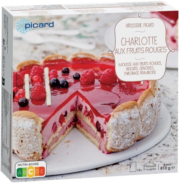 赤いフルーツのシャルロットケーキ