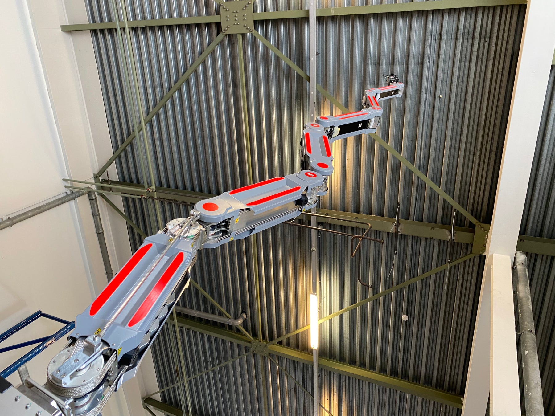 ハイボット社のインフラ点検用ヘビ型ロボット「Float Arm(フロートアーム)」
