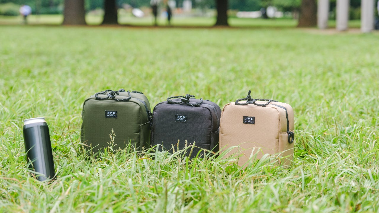 左から)OLIVE、BLACK、TAN(BEIGE)の3色