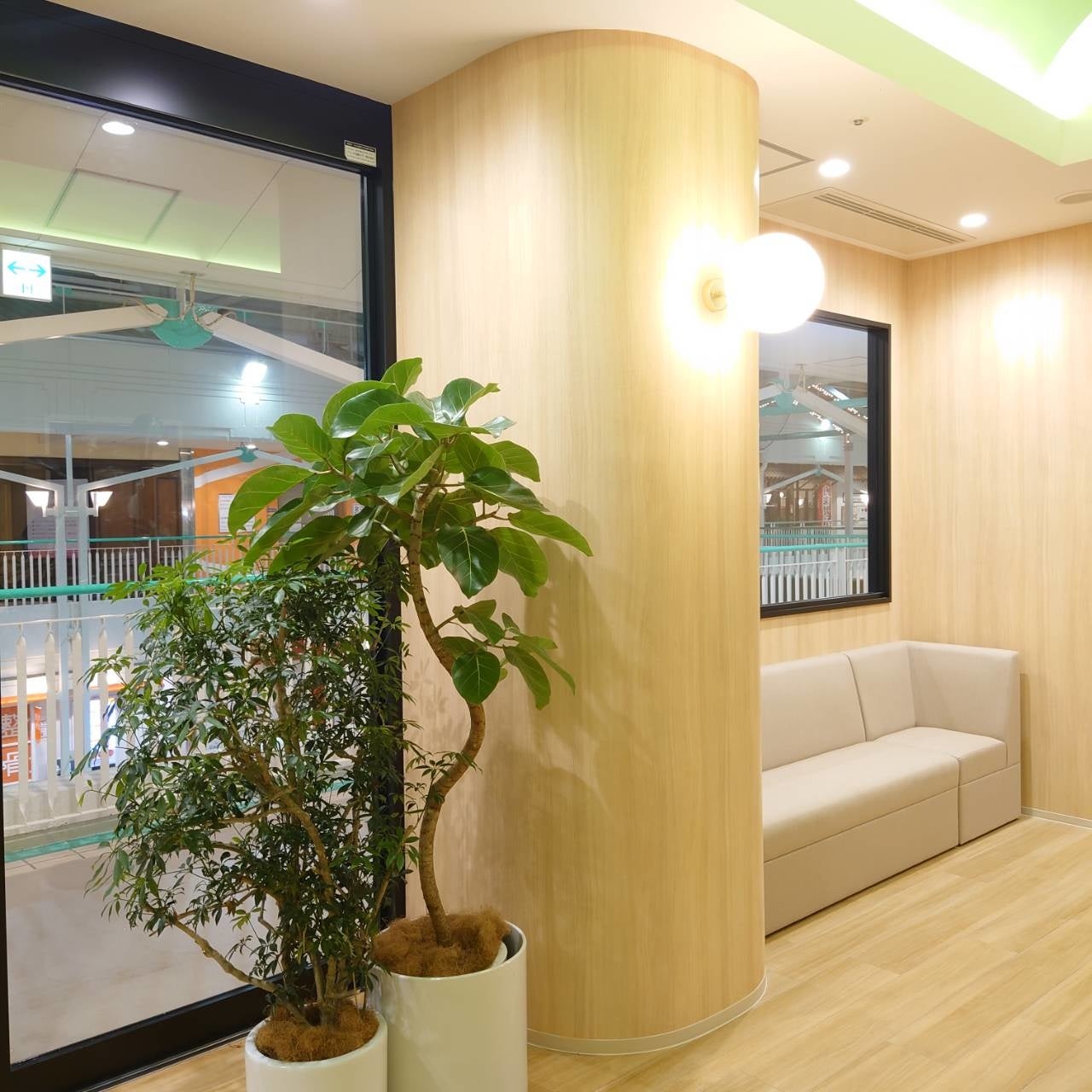 院内は明るく綺麗