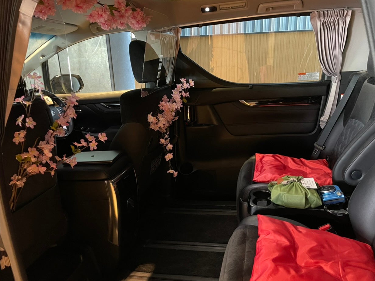 車内でもお花見気分を味わえます。