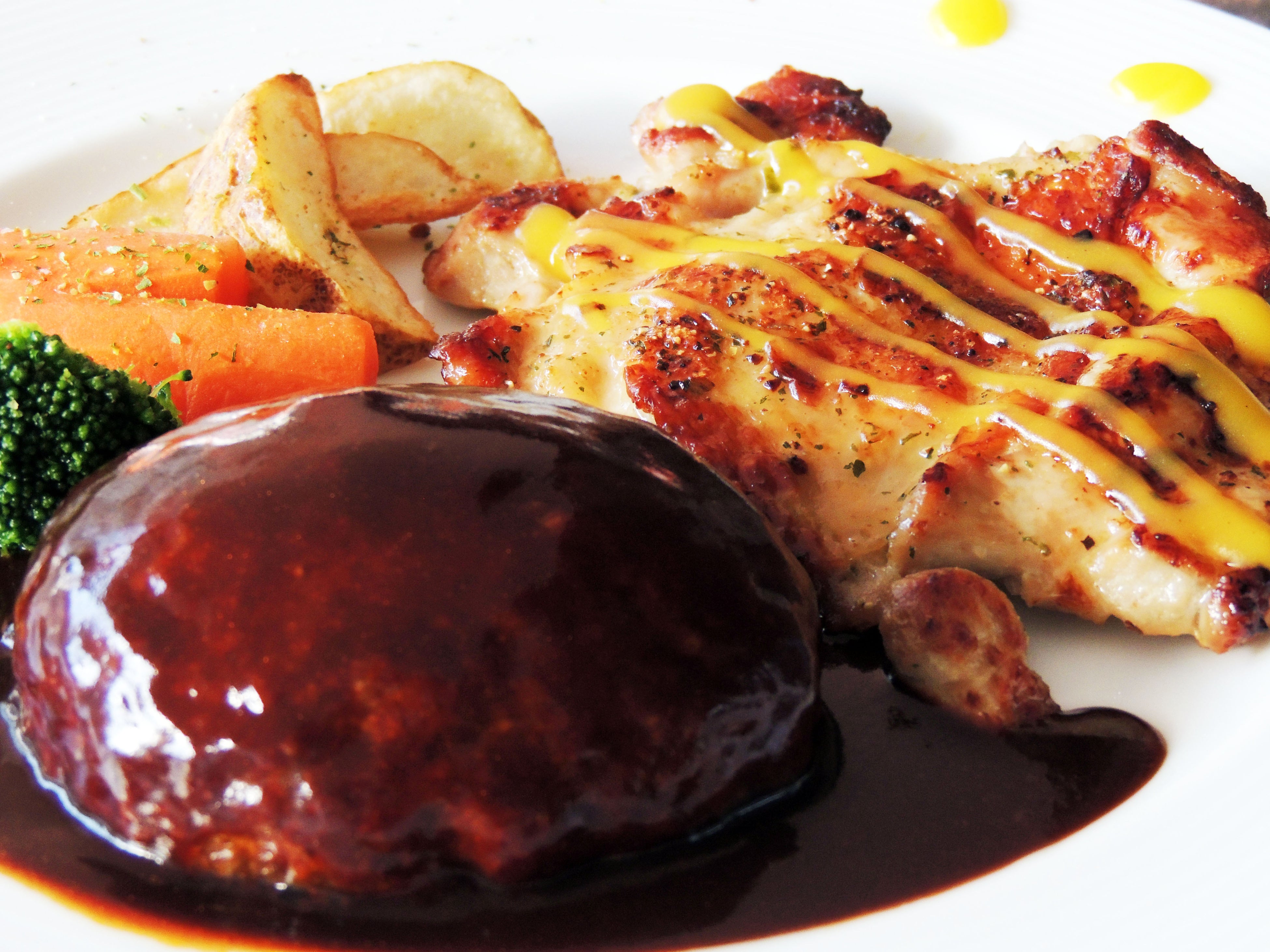 那須高原和牛ハンバーグ　チキングリルサービス