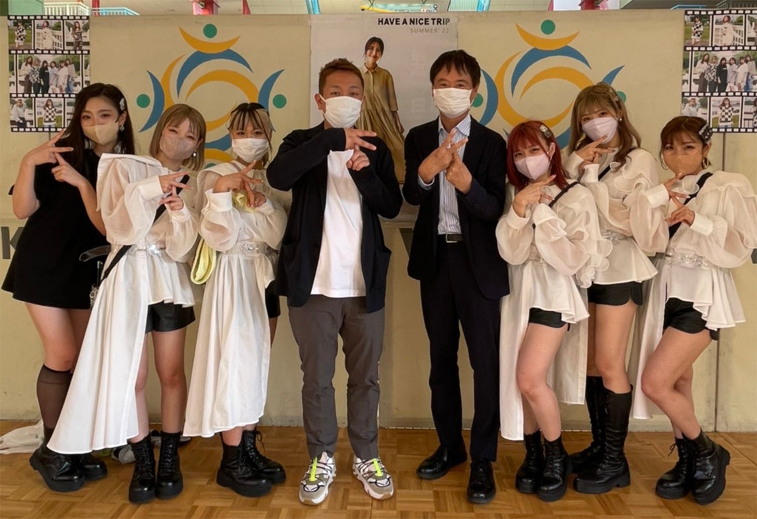 ※ファイナーのメンバーとハヴァナイストリップ取締役社長　高橋浩二（中央左）とマルイファミリー海老名店　店長青木様（中央右）