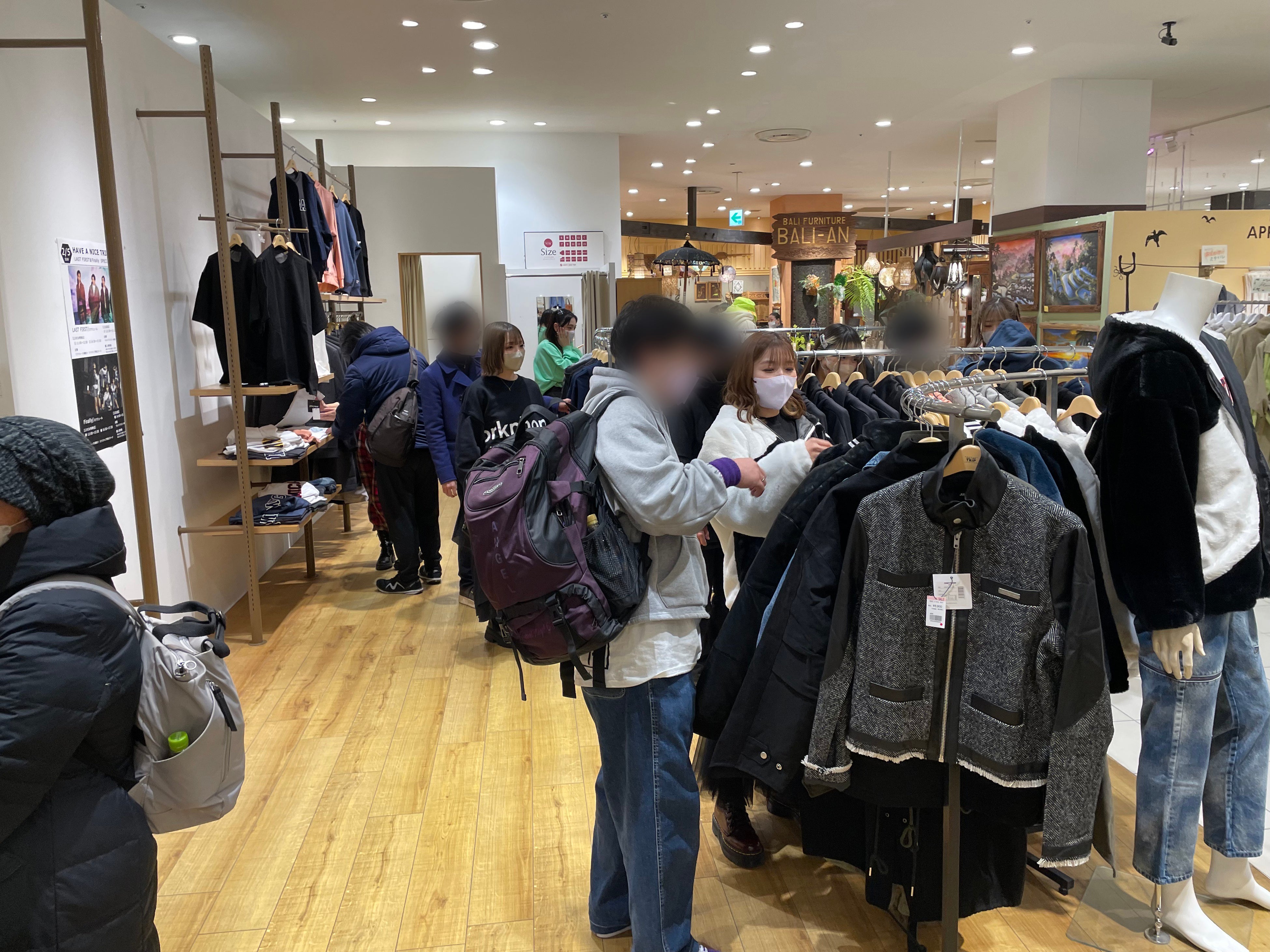 ※ファイナリーの接客中の様子