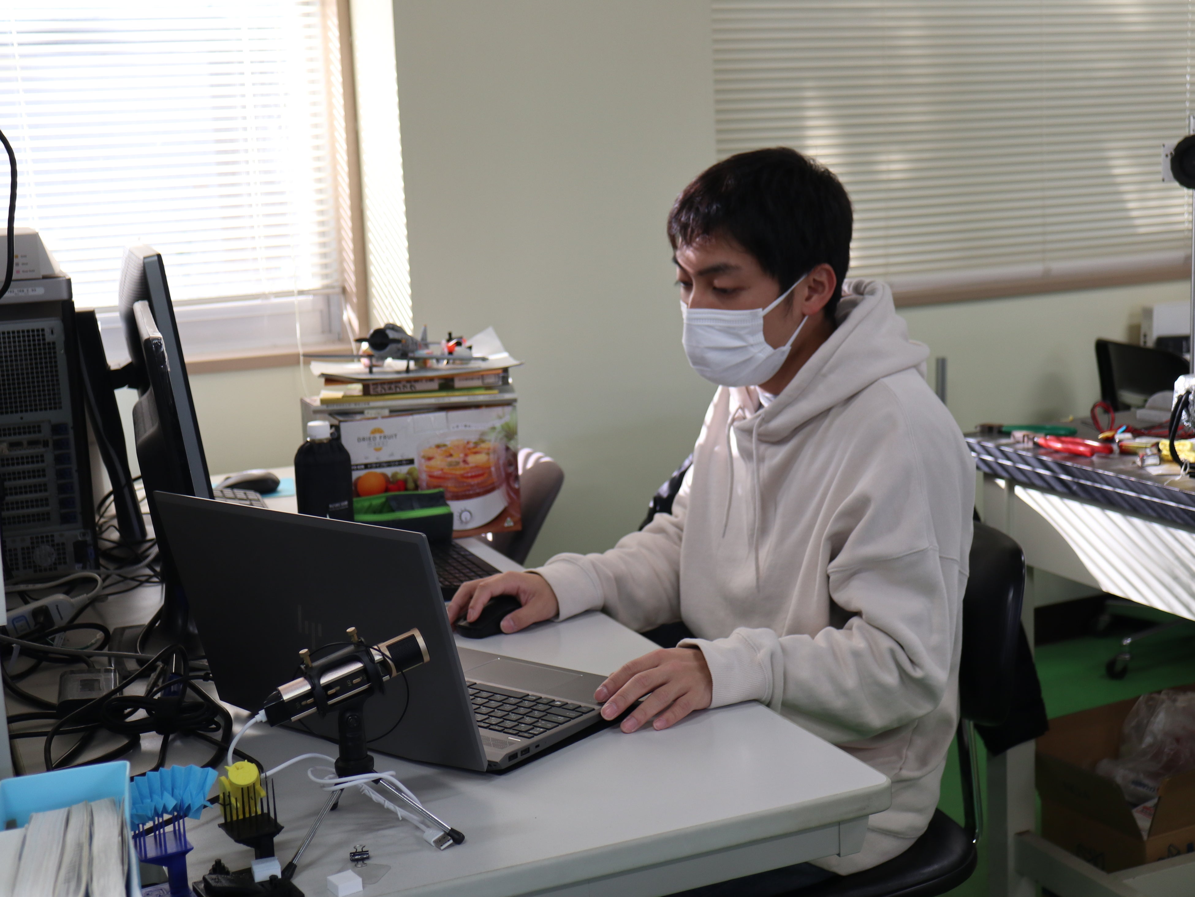 データ解析をする森川さん