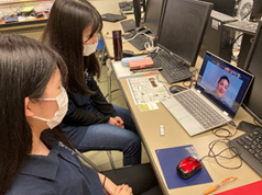 海外のRobogalsと英語で打ち合わせしている様子