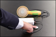 持参された扇風機と接続