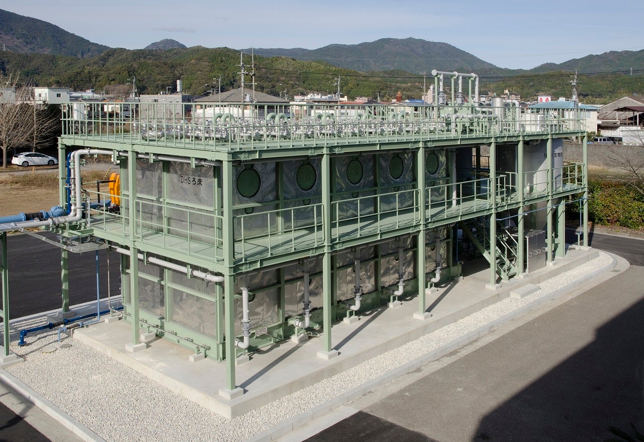 須崎市終末処理場に建設されたDHS下水処理システムの外観