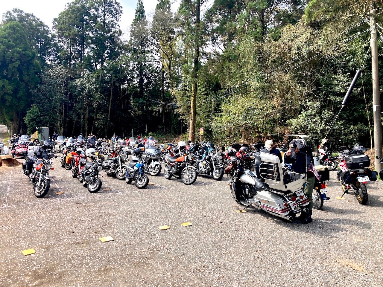 神社に集まったライダー