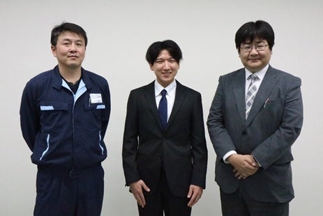 左：ODT 開発部部長　杉木様　　中：大分高専5年生　繁松君　　右：大分高専電気電子工学科　石川助教