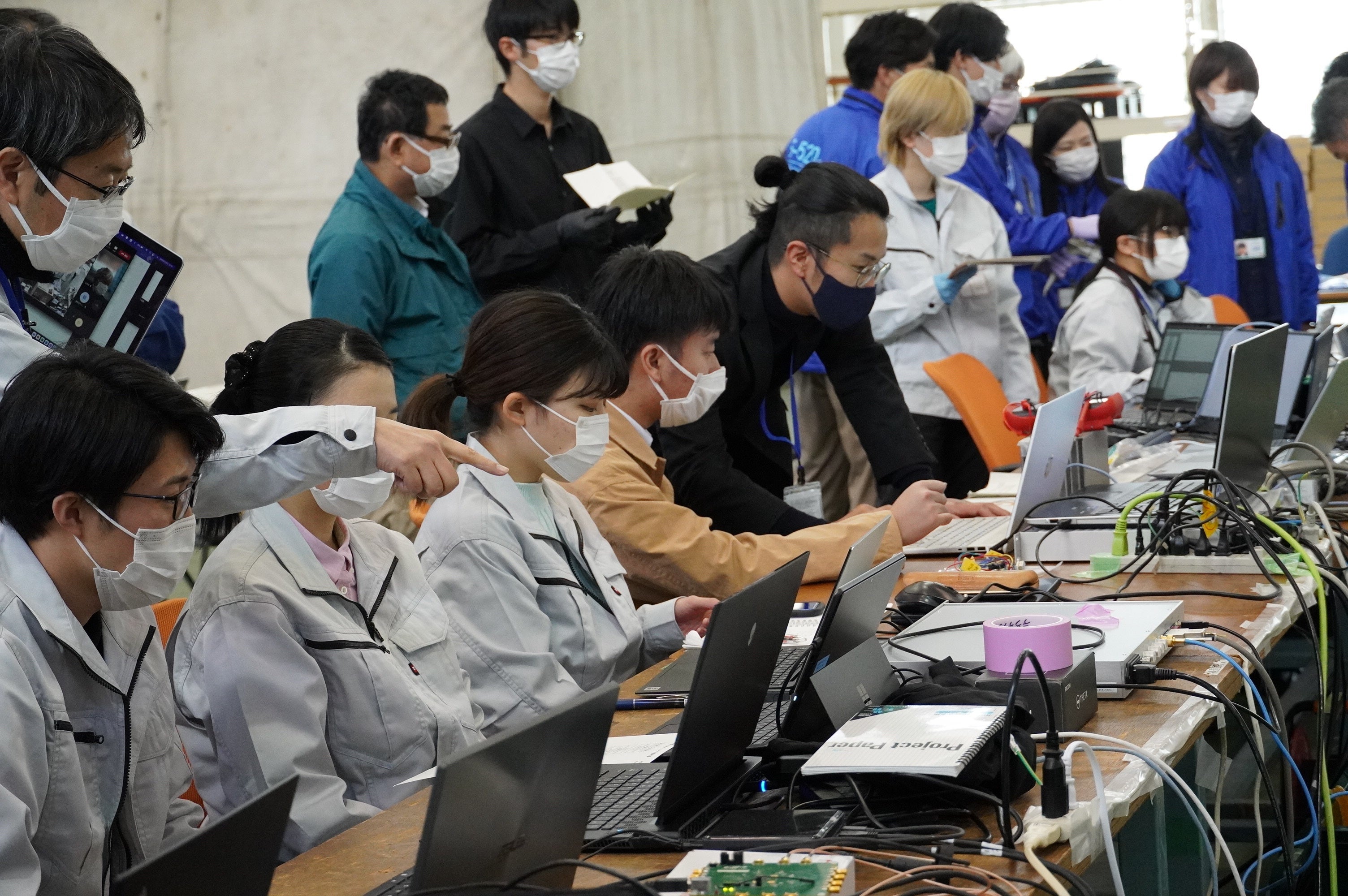 打ち上げ前試験での観測データ確認作業