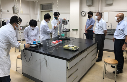 高専学生と企業技術者と高専教員による協働での化学実験