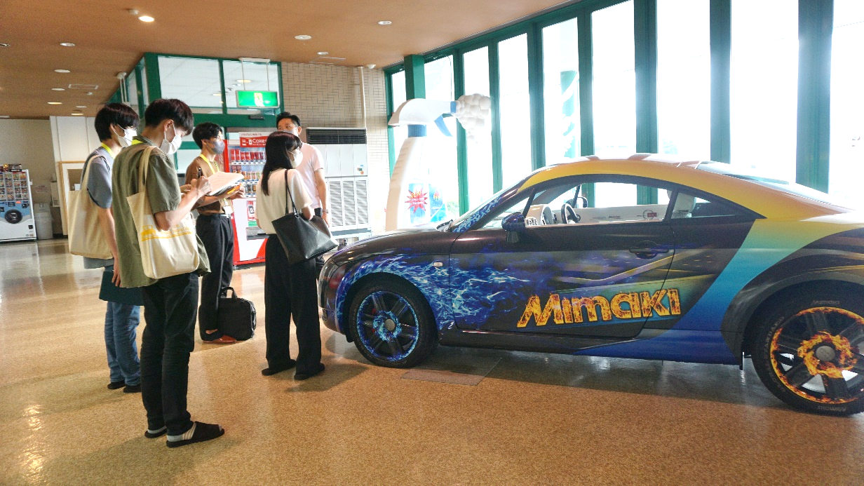 株式会社ミマキエンジニアリング　ショールームにて