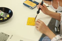 ハンダ付けの作業