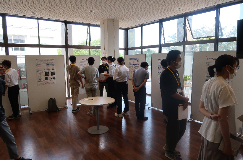 学生による研究ポスター発表