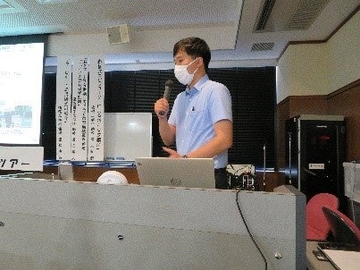 ③講演を行う重松講師