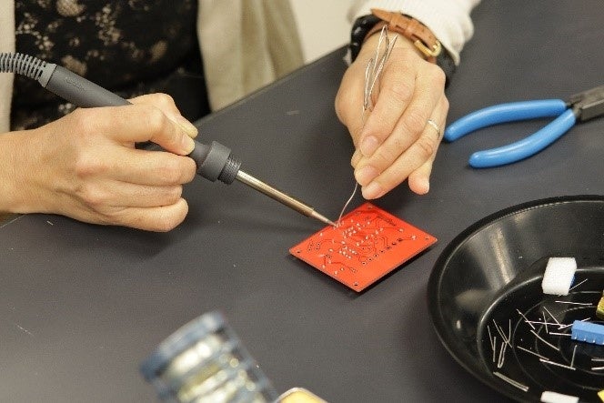 ハンダ付けの作業