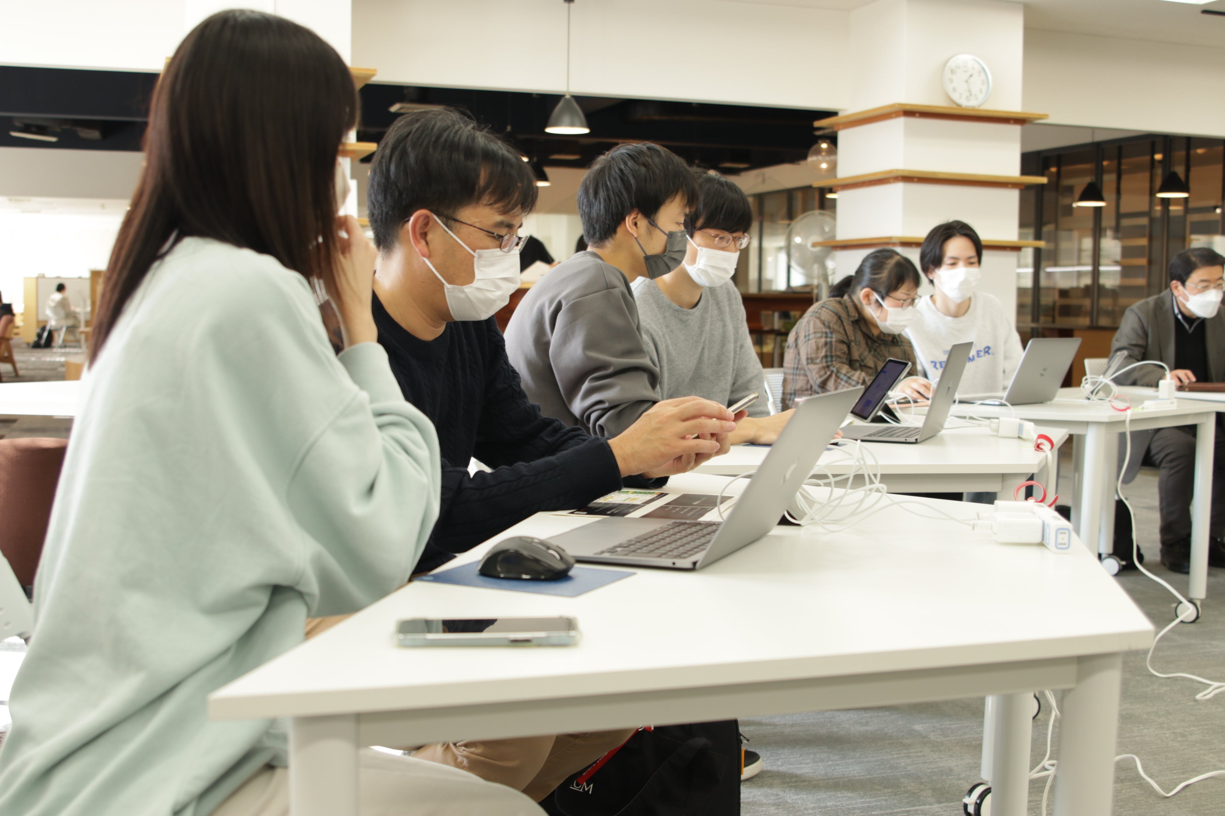 アプリを作成している様子